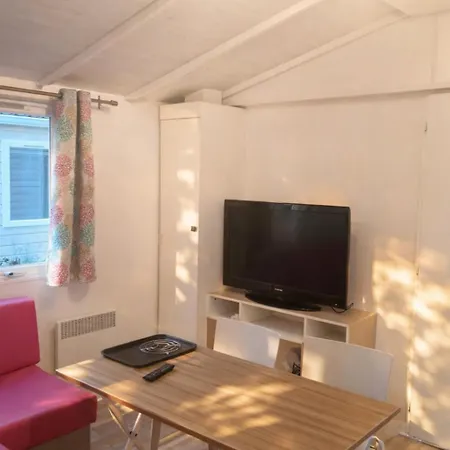 Mobil-home 4 A 6 Personnes Dans Le Neptune Κάμπινγκ *