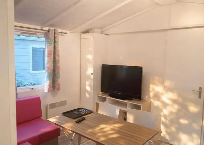Mobil-home 4 A 6 Personnes Dans Le Neptune Κάμπινγκ *